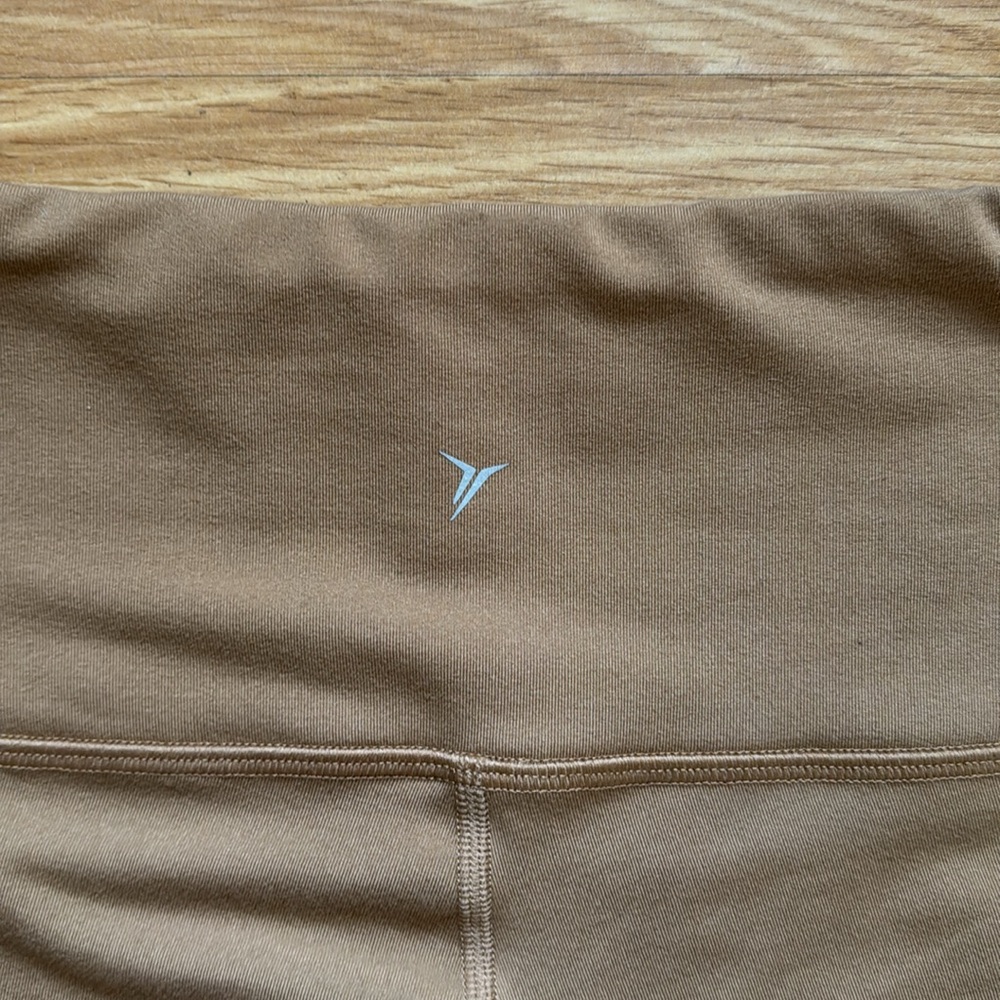 Old Navy Tan Bike Shorts 8” - size M - Picture 4 of 8